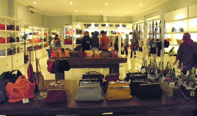 23 Oleh-oleh Khas Jogja Berbentuk Souvenir & Makanan Oleh-oleh   23 Oleh-oleh Khas Jogja Berbentuk Souvenir & Makanan Oleh-oleh