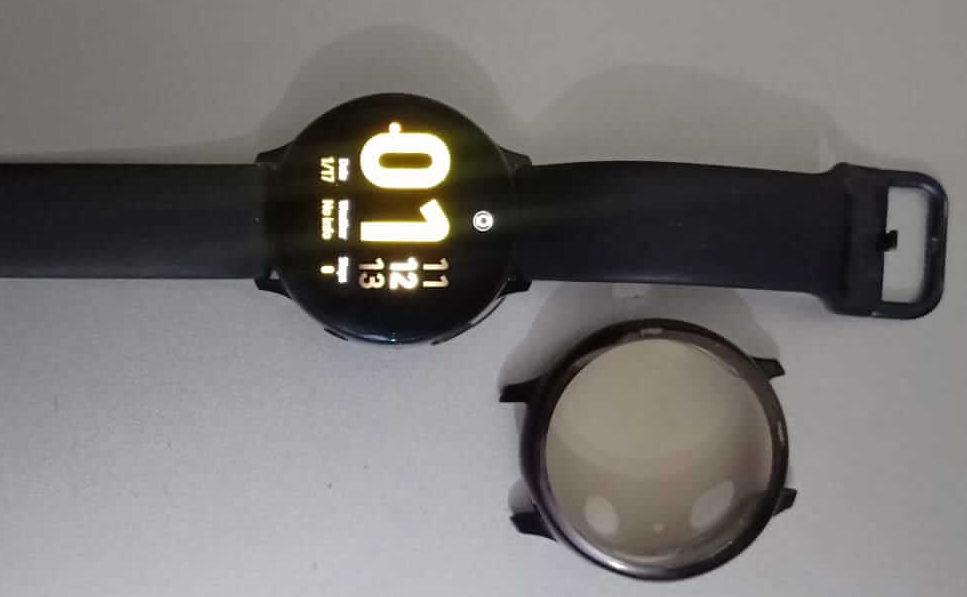 DOES A SMARTWATCH REQUIRE A SCREEN PROTECTOR?