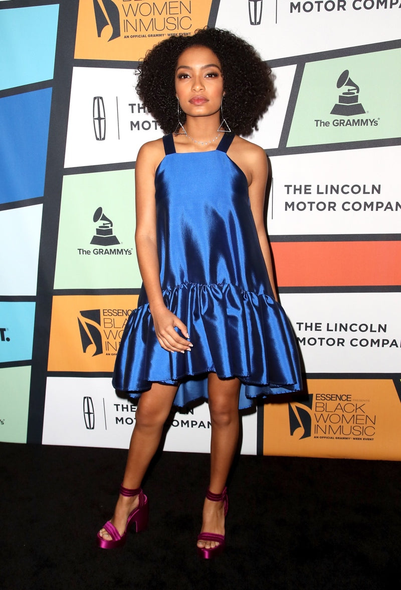 Dark blue dress best sale what color shoes