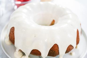 How to Frost a Bundt Cake (Easy Options & Tips) - I Scream for Buttercream