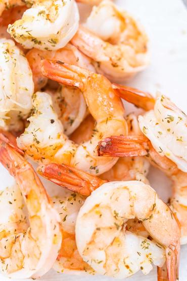 Field Company on Instagram: Easy Method for Cooking Shrimp in Cast Iron🦐⁠  ⁠ Grill or stovetop instructions:⁠ ⁠ 1. Season your shrimp & preheat your  pan ⁠ 2. Add butter and when