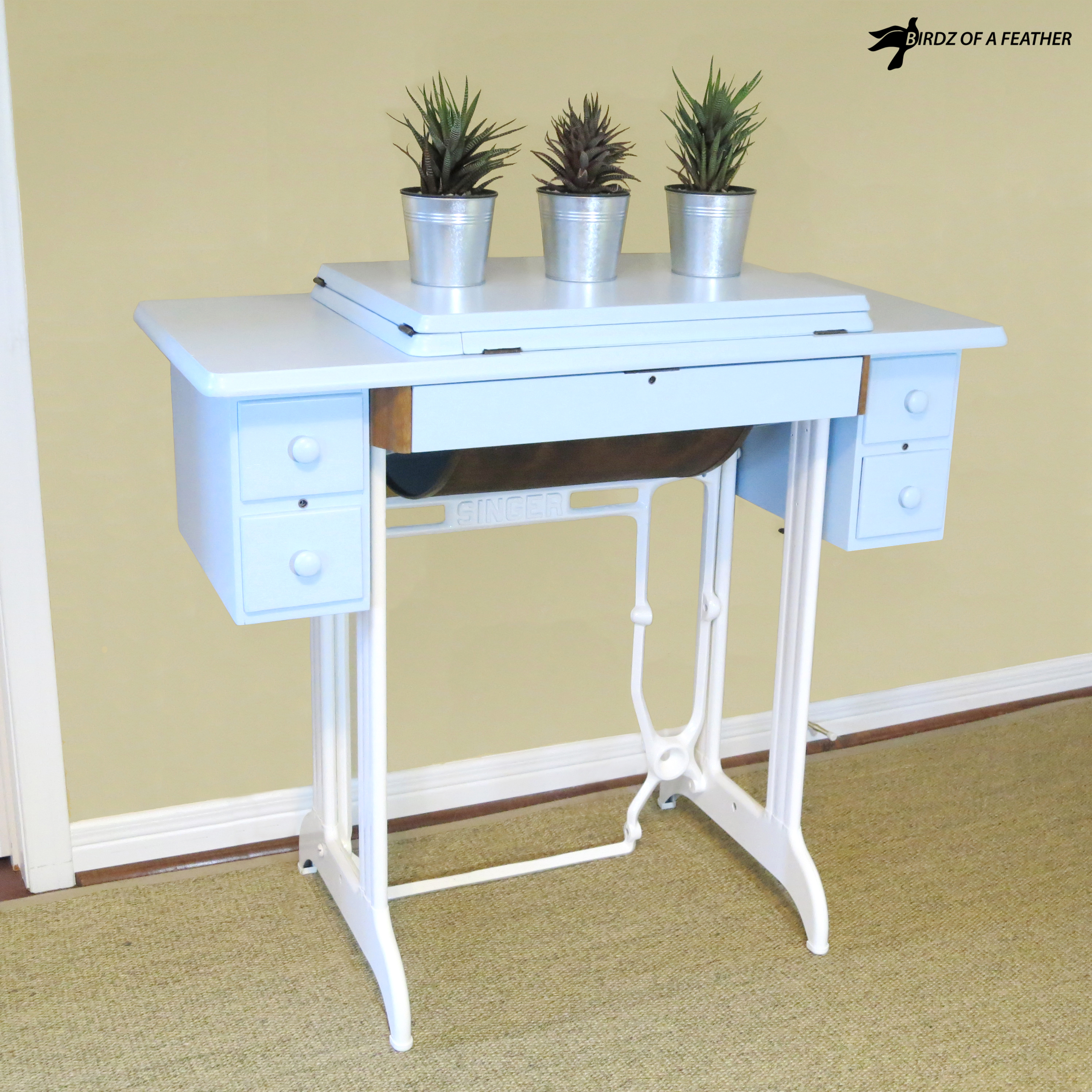 Singer outlets Sewing Table