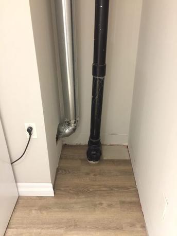 Just had new LVP installed. What are these pink streaks? Can't clean nor  rub them off : r/Flooring
