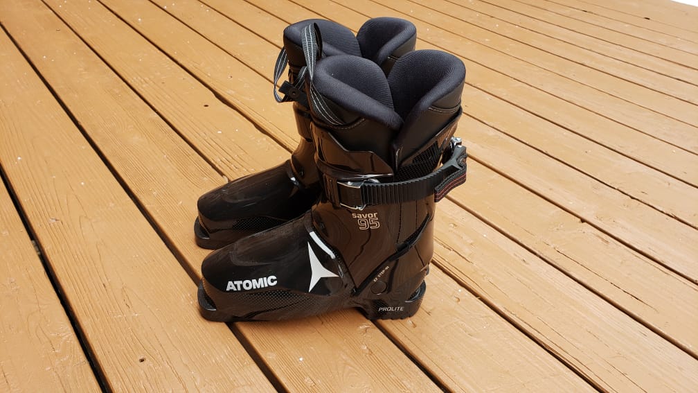 Atomic rear outlet entry boot