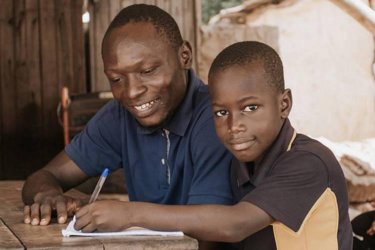 How To Teach Writing To Left handed Students - Making English Fun