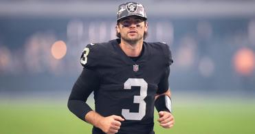 Jarrett Stidham Prepares Just Like Derek Carr Says Mick Lombardi