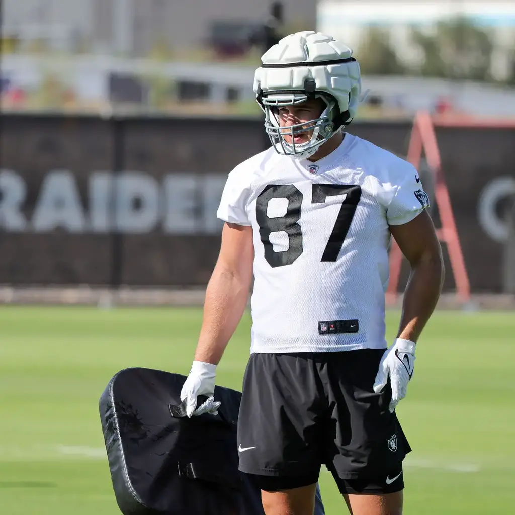 Raiders Legend Praises Jakorian Bennett; Michael Mayer has a TE mentor