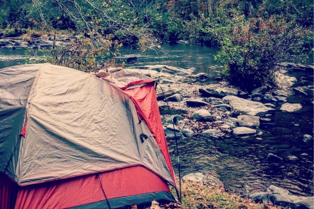 image how to put up a tent by yourself