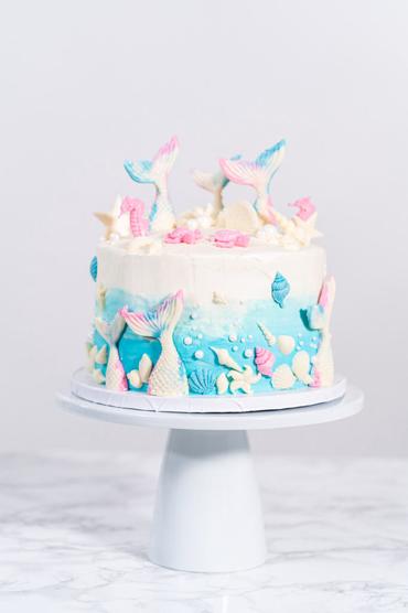 39 Cake design Ideas 2021 : Pink Cake for 3rd Birthday