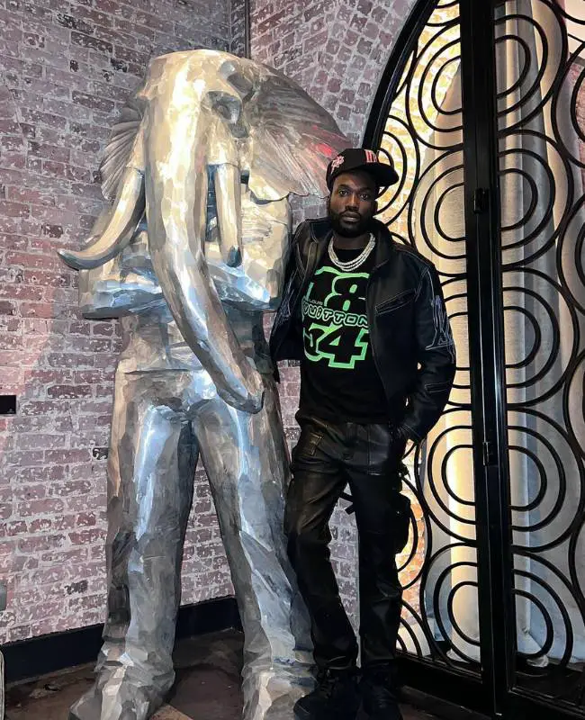 IconicCelebrityOutfits on X: Dress like Meek Mill in the LV