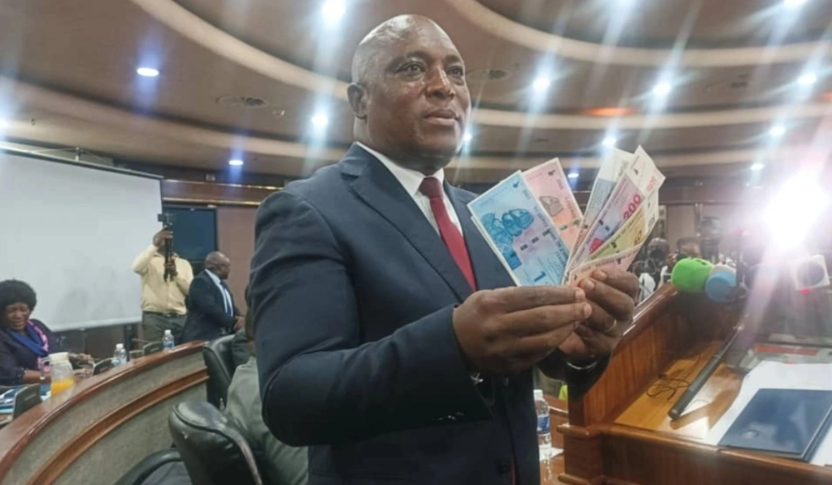 La falta de conocimiento del gobernador del RBZ, John Mushayavanhu, sobre las monedas estructuradas genera controversia