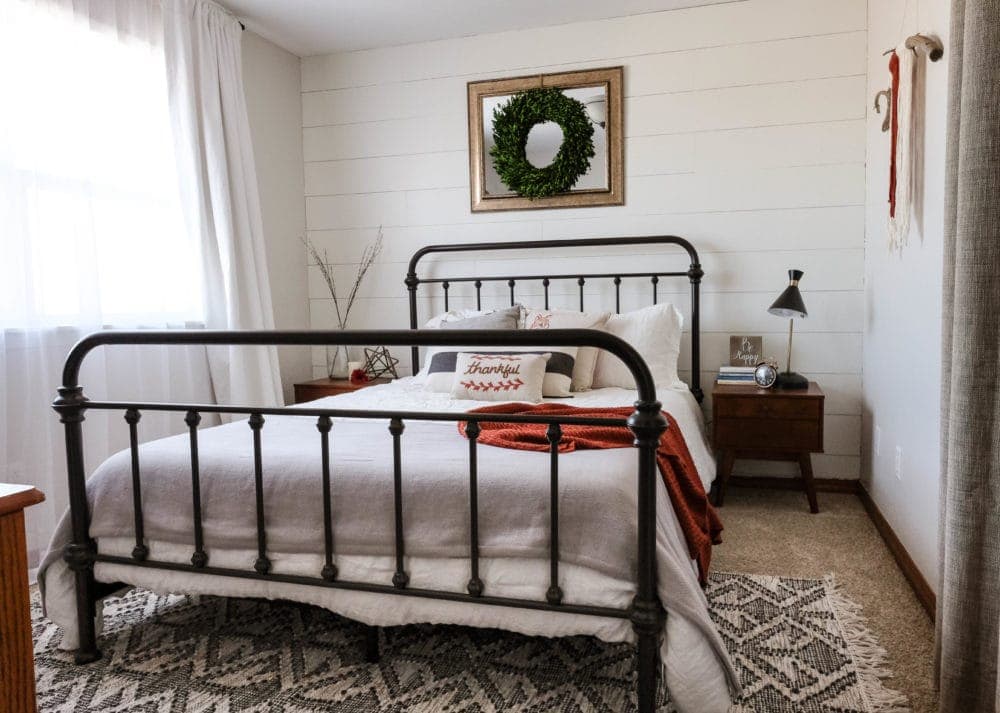 7 Farmhouse Bedroom Decor Ideas, Rustic Farmhouse Bedroom