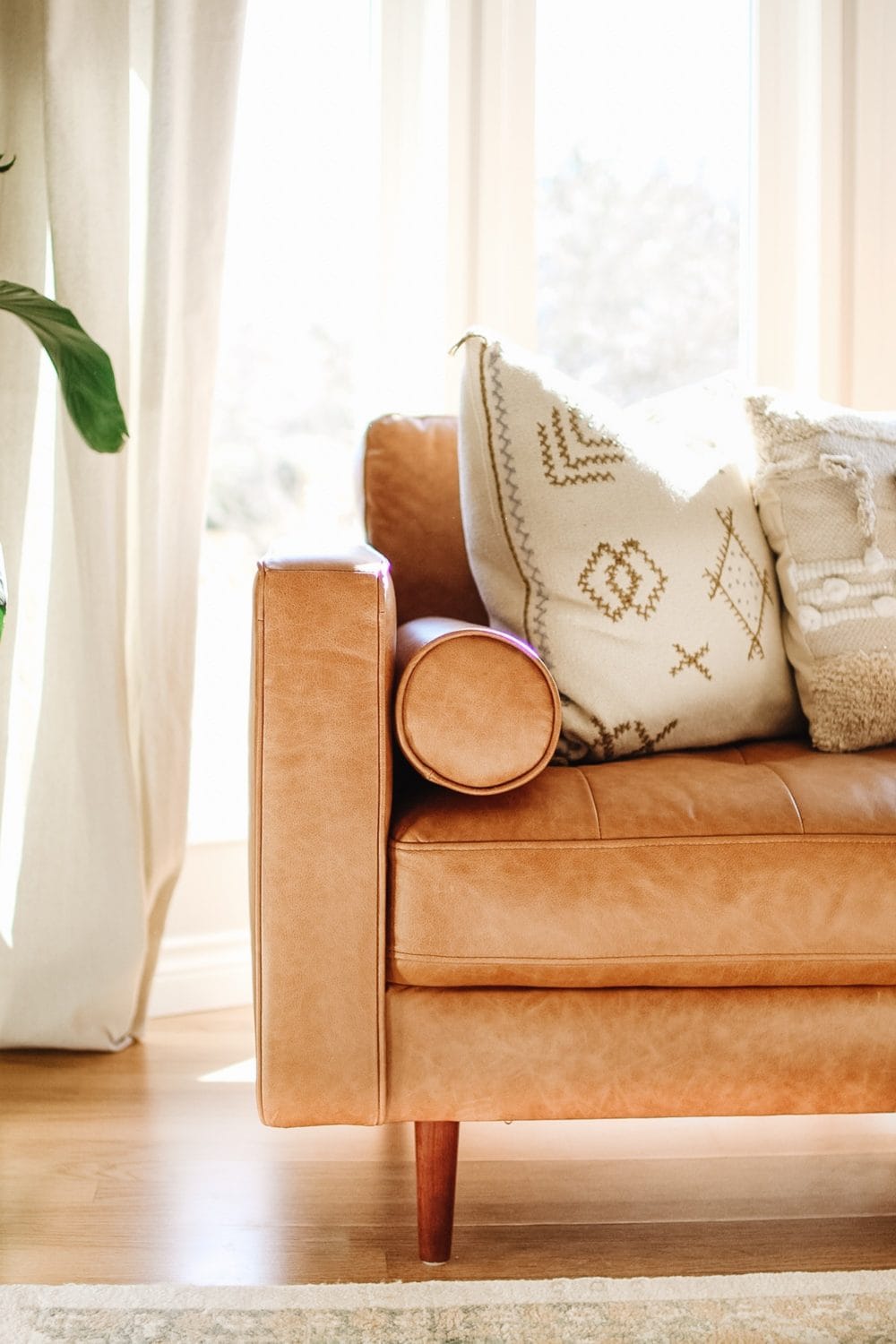 10 Pillow Combinations For Brown Couch, Brown Leather Sofa Throw Pillows