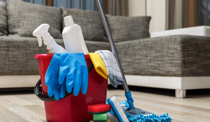 How to Clean the Couch with Baking Soda and Vinegar