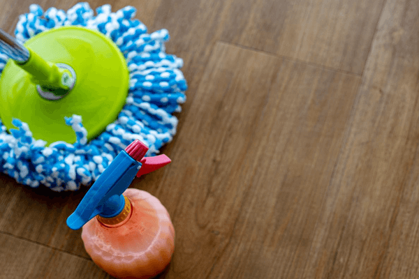 Does vinegar harm vinyl