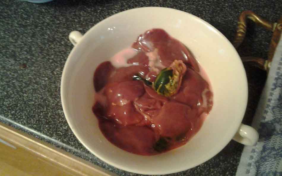 a bowl of chicken liver