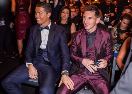 Cristiano Ronaldo y Messi durante la gala de entrega del Balón de Oro 2014