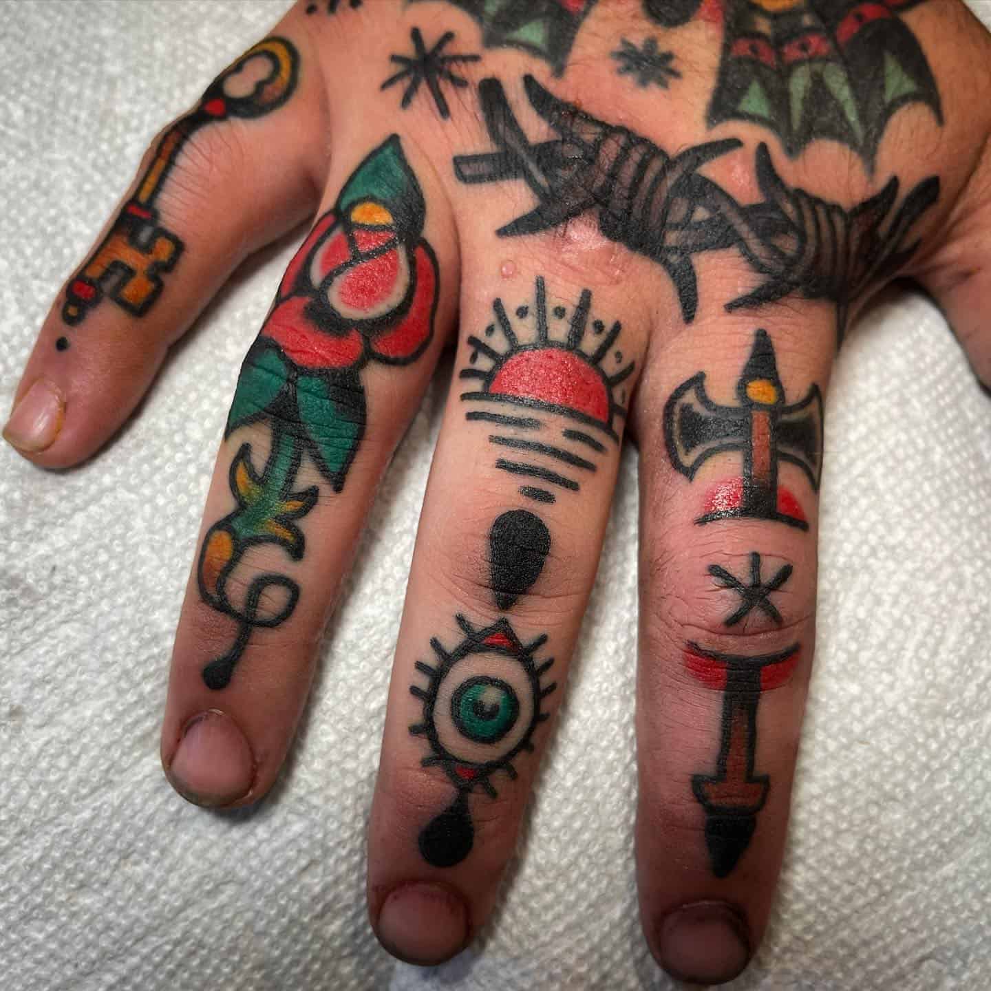 Discover 72+ traditional knuckle tattoos latest - in.cdgdbentre