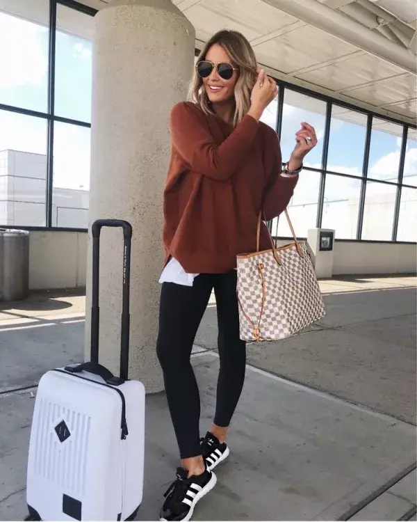 37 Best Outfits For The Airport In 2023 - Travel Beauty Blog