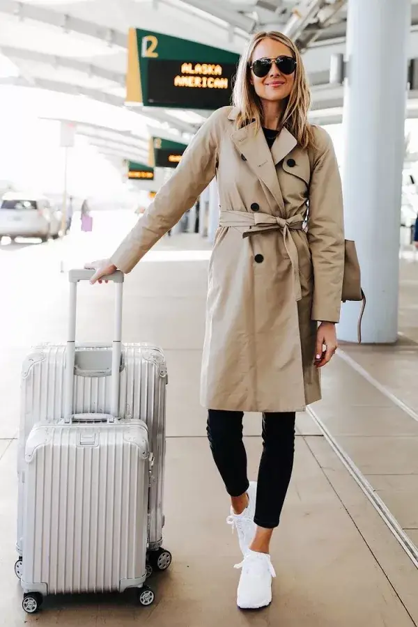 37 Cute and Practical Outfits For The Airport Cute Comfy Airport Outfits - Casual Outfits For The Airport - Travel Beauty Blog
