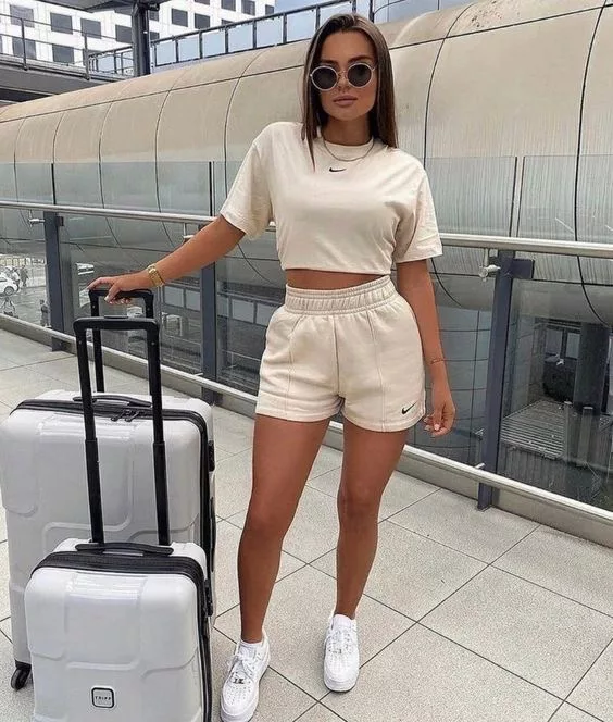 Cute Comfy Airport Outfits - Casual Outfits For The Airport - Travel Beauty Blog