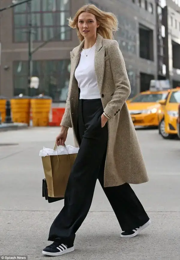 20+ Ways To Wear A Wide Leg Pants Outfit How To Style A Wide Leg Pants Outfit