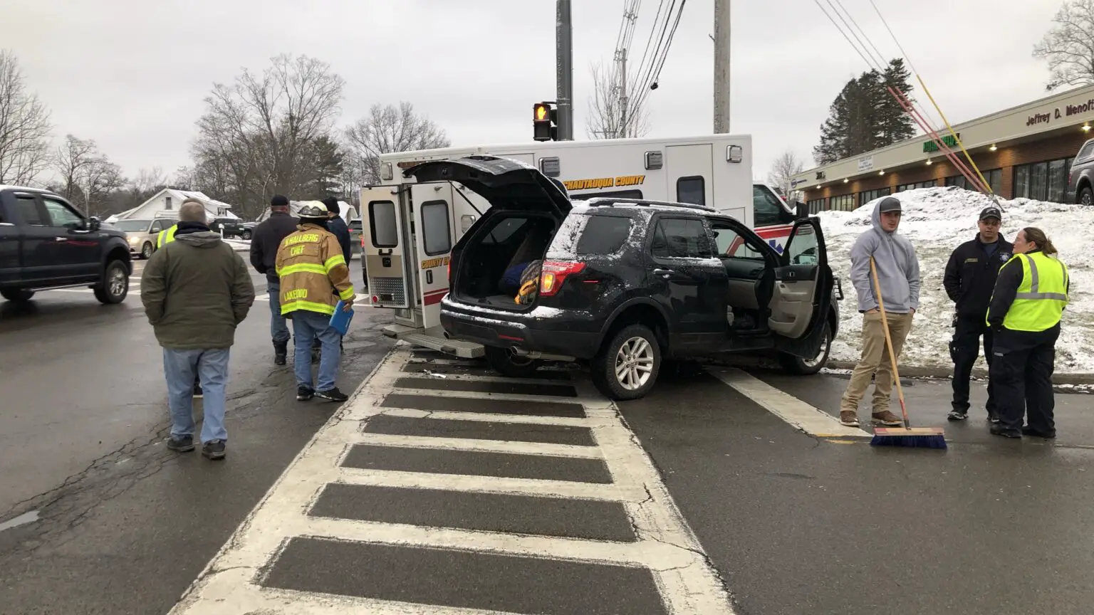MINOR INJURIES REPORTED IN CRASH BETWEEN AMBULANCE AND SUV - NEW YORK ...