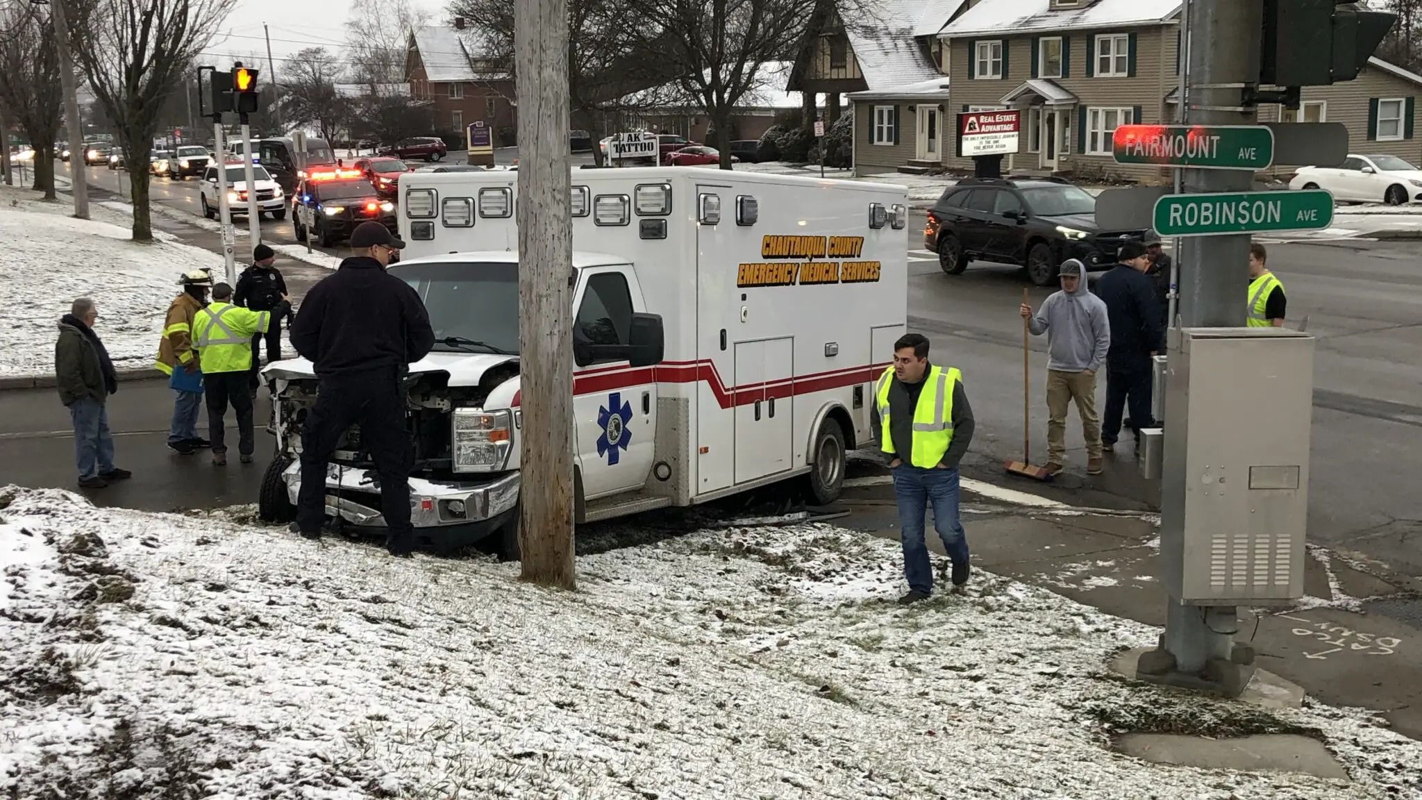 MINOR INJURIES REPORTED IN CRASH BETWEEN AMBULANCE AND SUV - NEW YORK ...