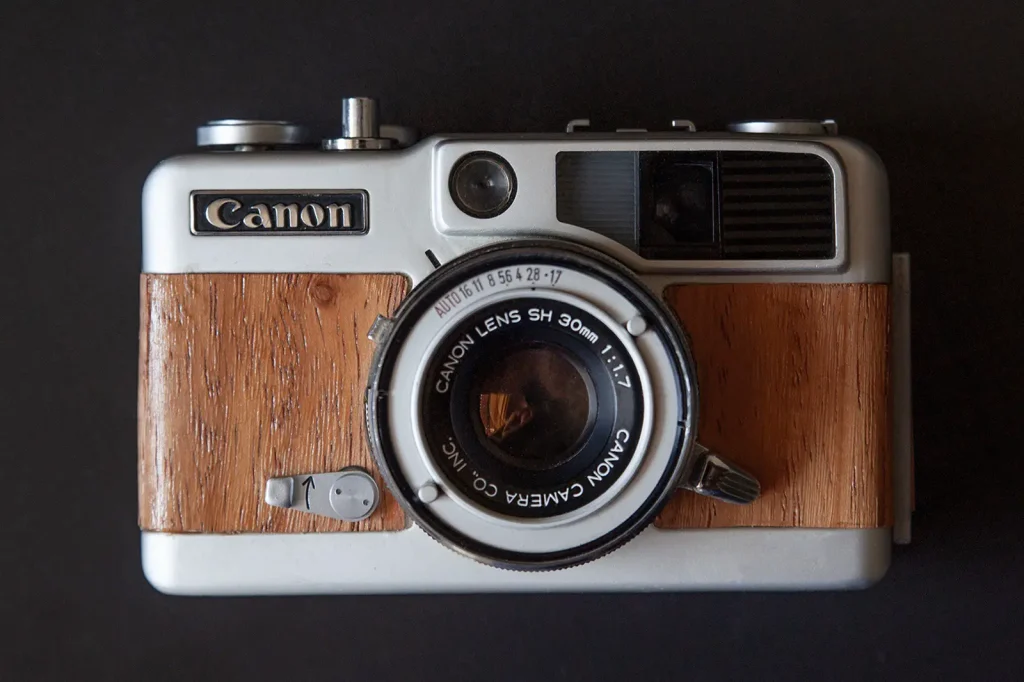 Canon Demi EE17 Review - A Surprisingly Good Half Frame Camera 