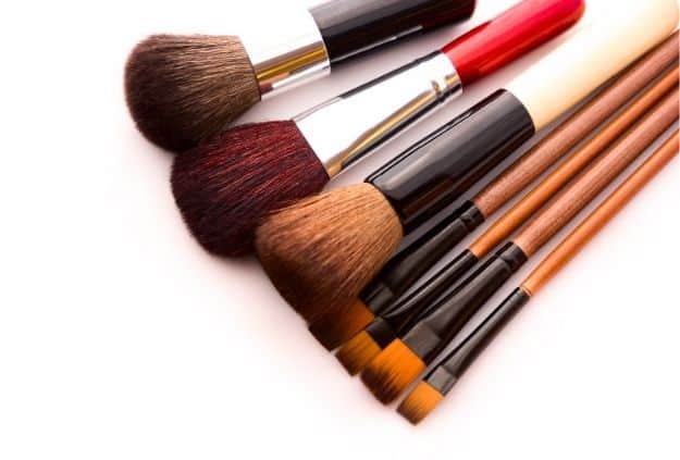 Use Clean Make-up Brushes 