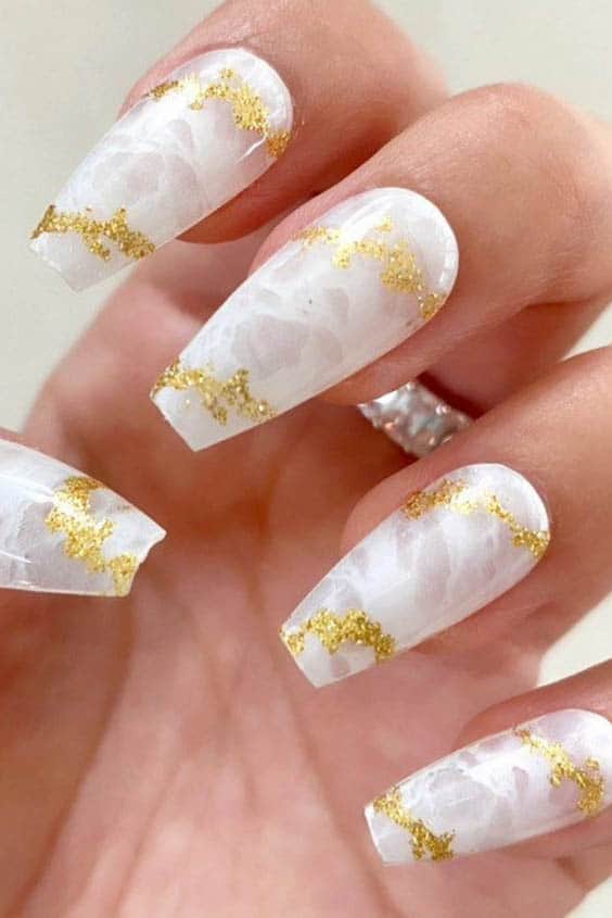 19 Trending Black and Gold Nails in 2024 for Inspiration - Zohna